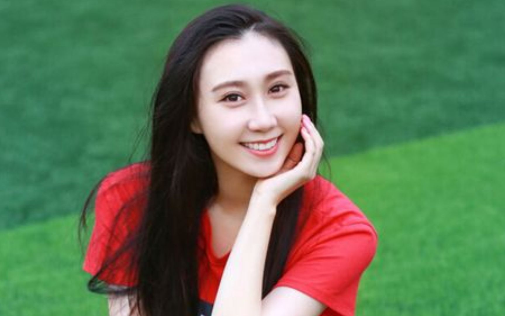 30岁水亦诗从央视离职,首曝光父亲水均益态度,再度回应父辈光环