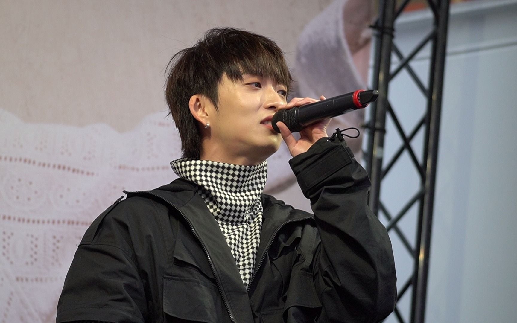 20210321邱锋泽日环食台北签唱 我知道你存在(清唱)_哔哩哔哩 (゜-゜)