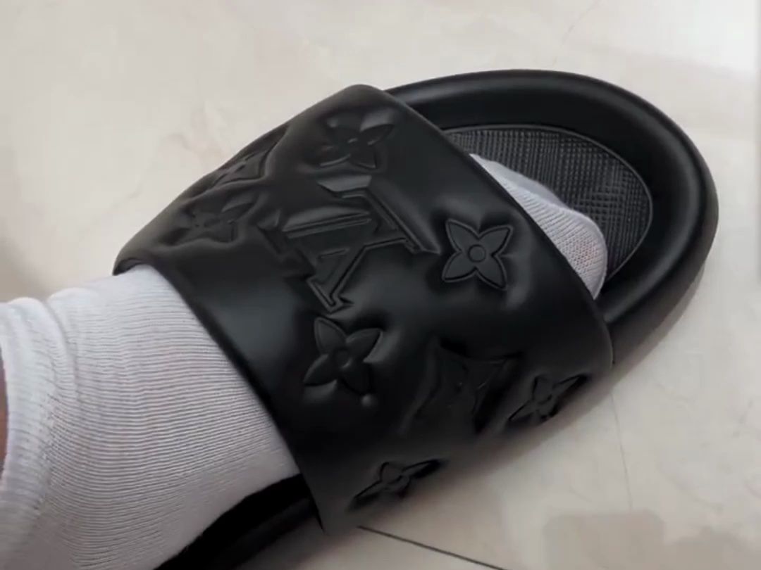 奢潮驴家拖鞋不同版本对比讲解 鞋底硬的能扇人