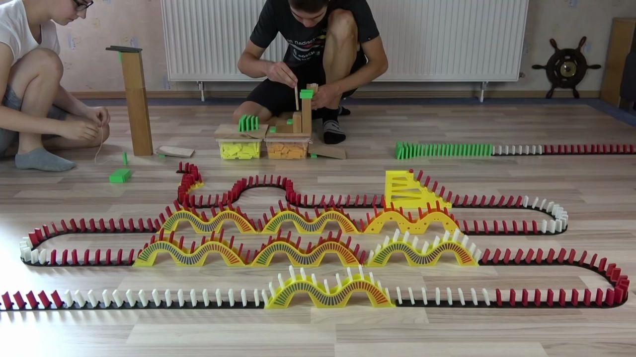 情侣之间疯狂的多米诺骨牌挑战想不想你们吵架的样子