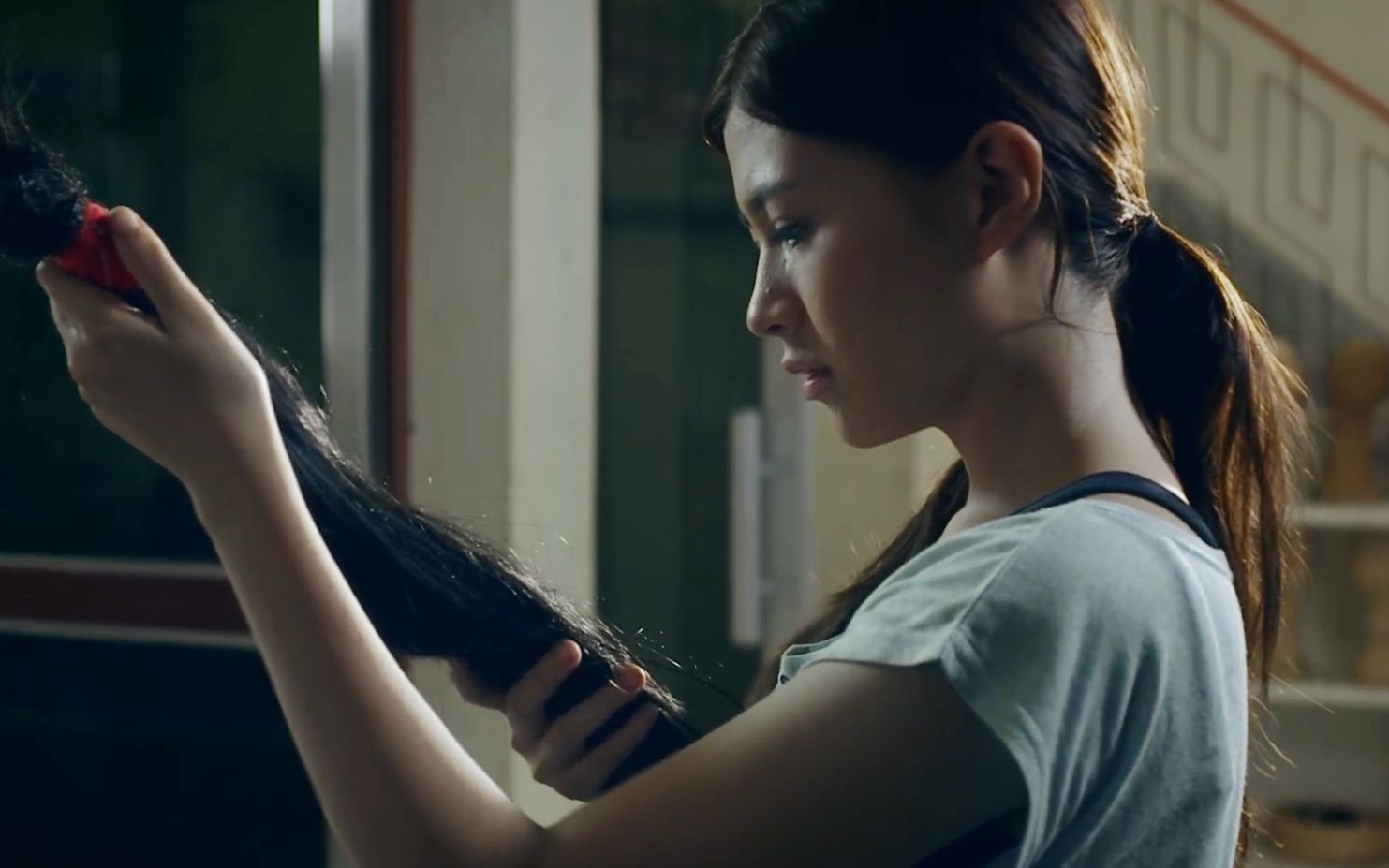 经典泰国三段式恐怖片《凌晨3点》,女孩买来死尸的头发,会发生什么呢?