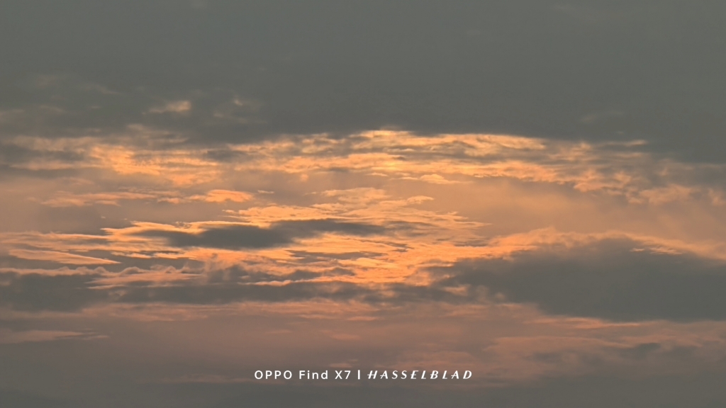 夕阳余晖映彩霞,美景如画!