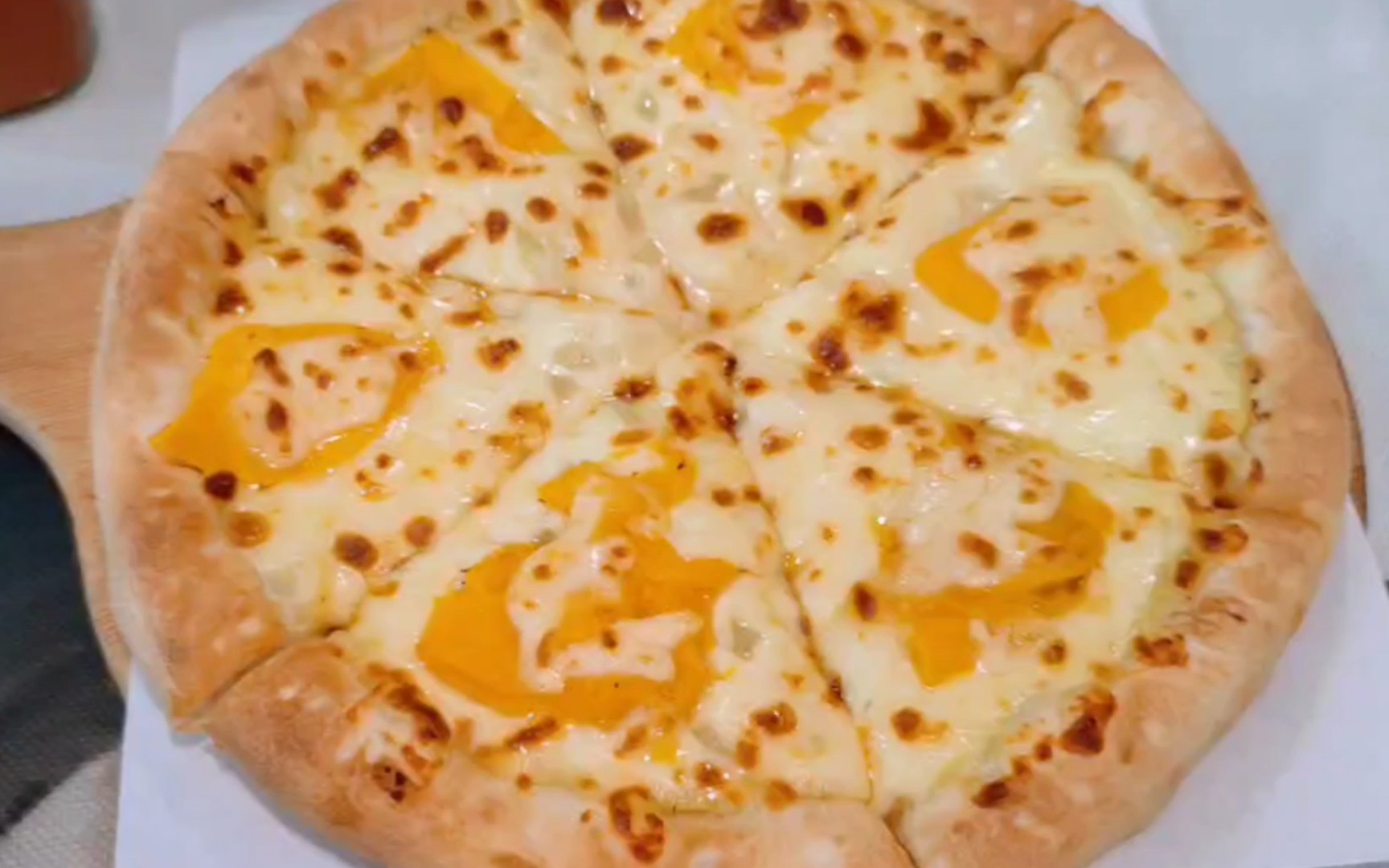 【美食探店】手工猫山王榴莲芒果披萨,超级拉丝