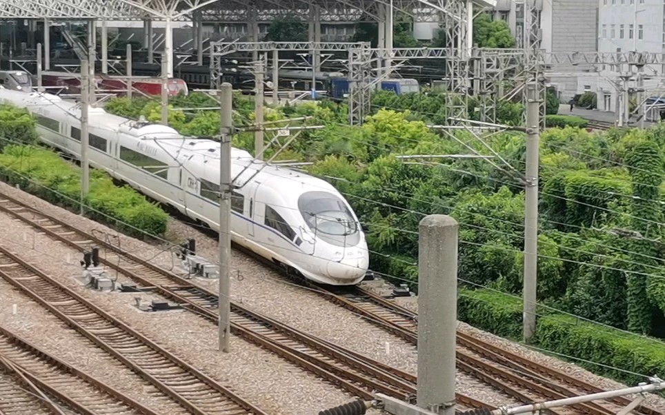 与西门子公司扯皮的车担当上海至徐州东的g8274次列车!