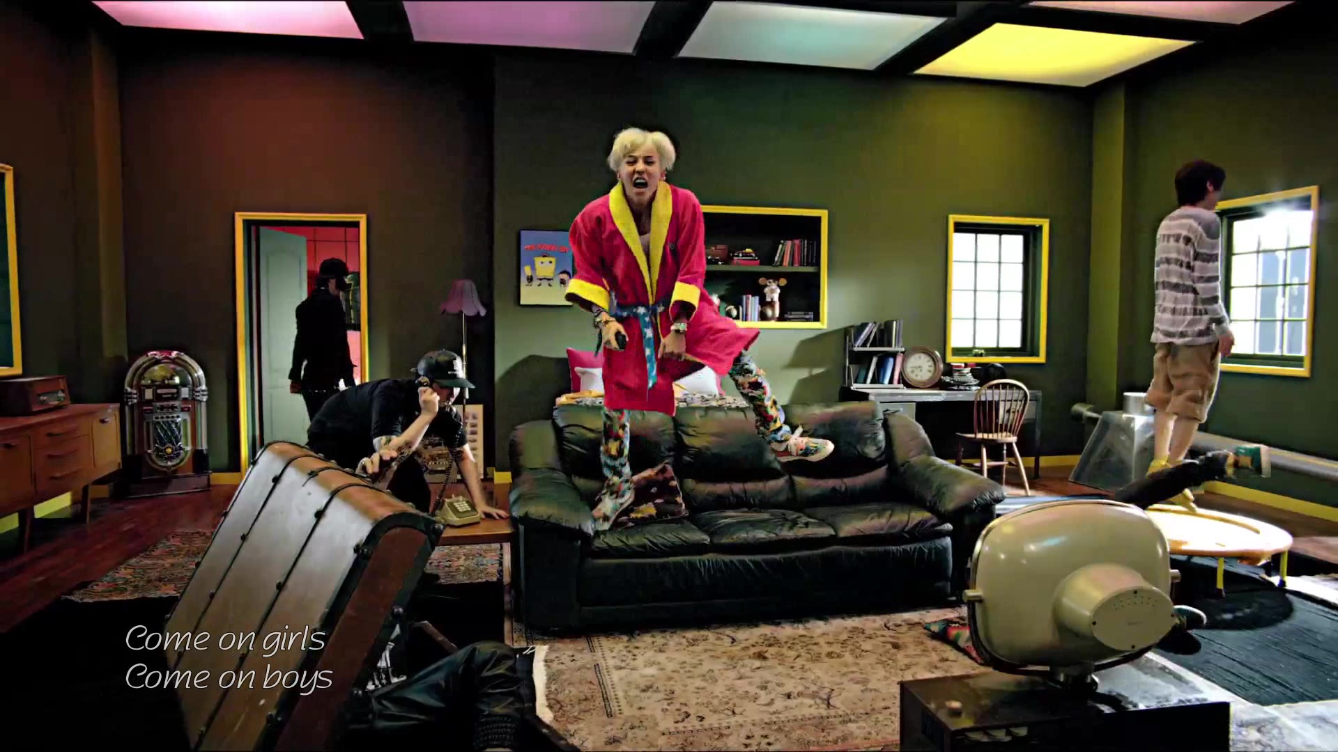 [图][WITHGD]G-DRAGON CRAYON MV[中字]