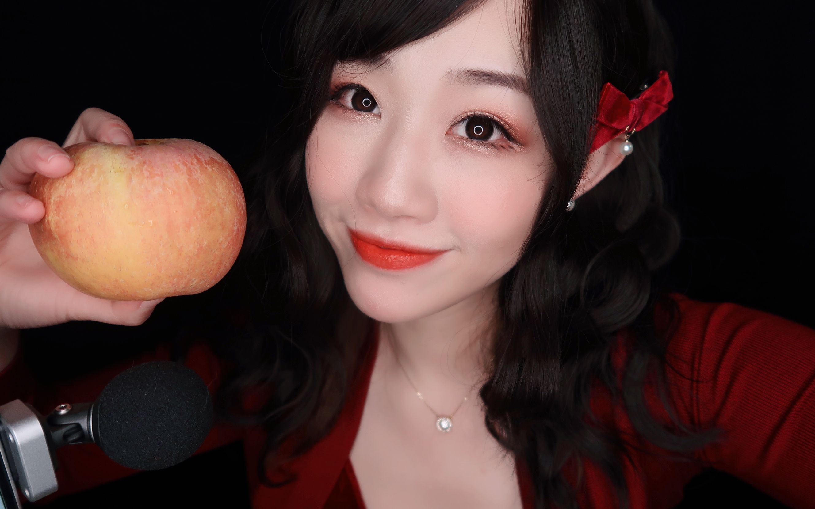 k酱助眠傲娇毒舌小姐姐探望病床的你喂吃苹果