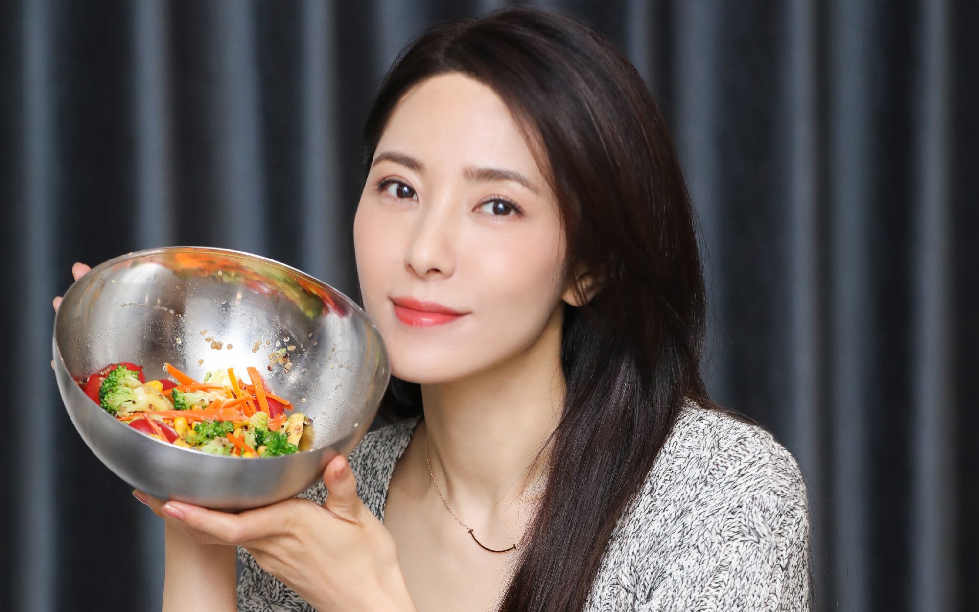 跟曾黎一起做素食美味 | 自制藜麦沙拉,实现"藜麦自由"_哔哩哔哩_bili