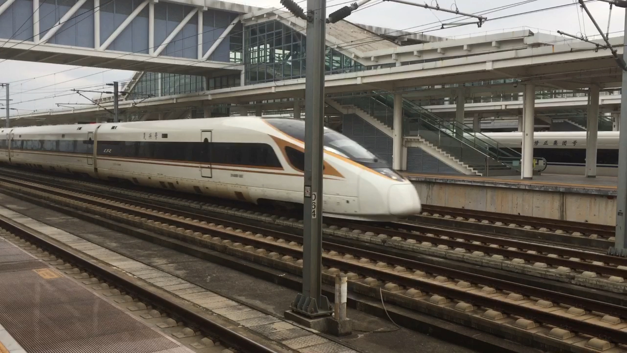 g1657次cr400bf复兴号动车组高速跨越诸暨站