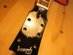 Télécharger la video: Gibson 出院了 琴头断裂修复