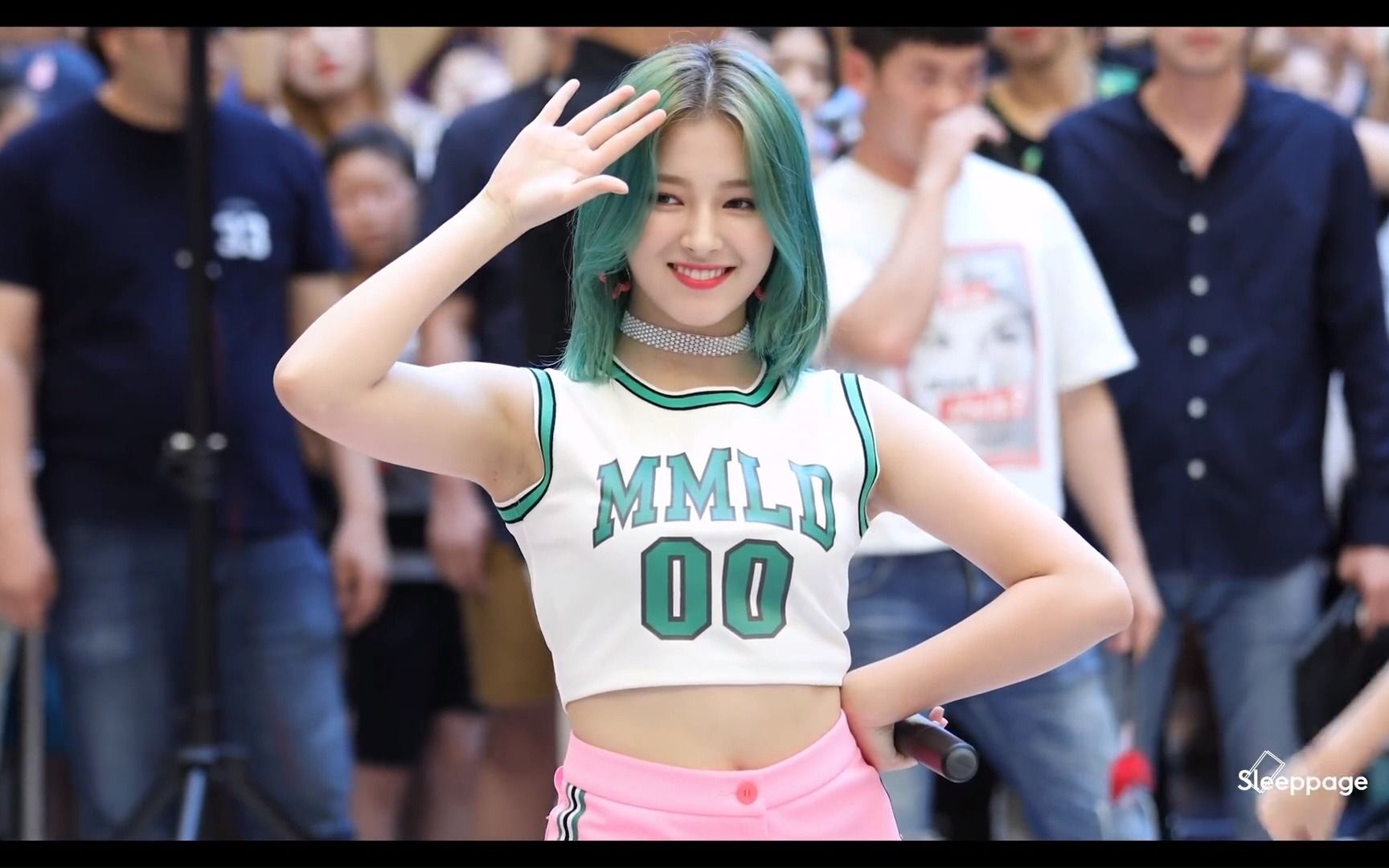 韩国女团momoland,现场热舞高清视频_哔哩哔哩_bilibili