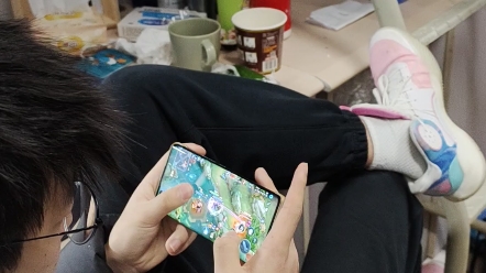 论一个人打游戏会让周围人多快乐