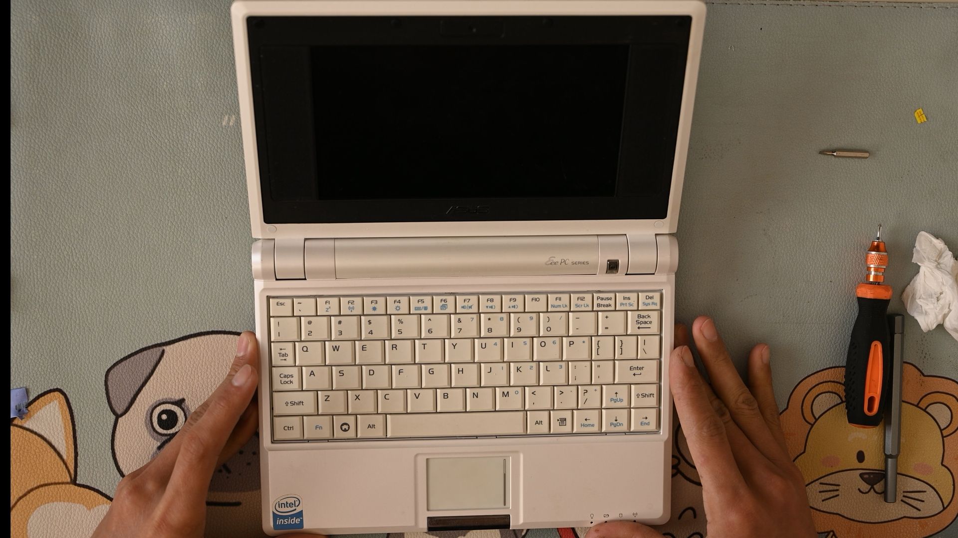 拆机清理16年前的华硕上网本eeepc