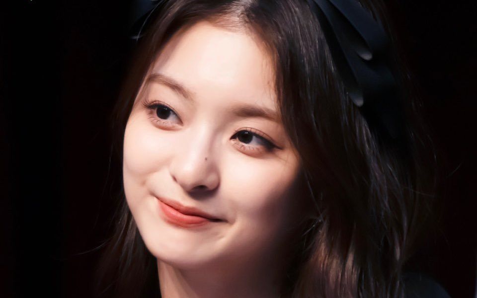 蜜桃笑颜形容她(无美颜相机直出) fromis_9 李娜炅