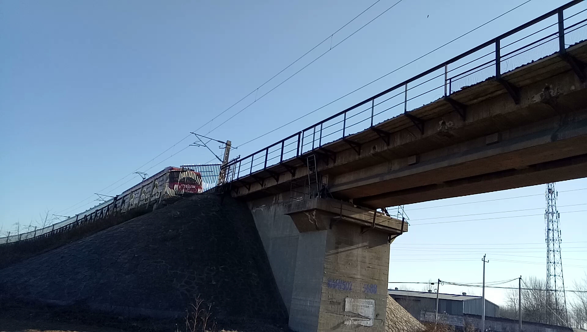 津山线沈局沈段hxd3d0010牵引z178次快速通过弯道