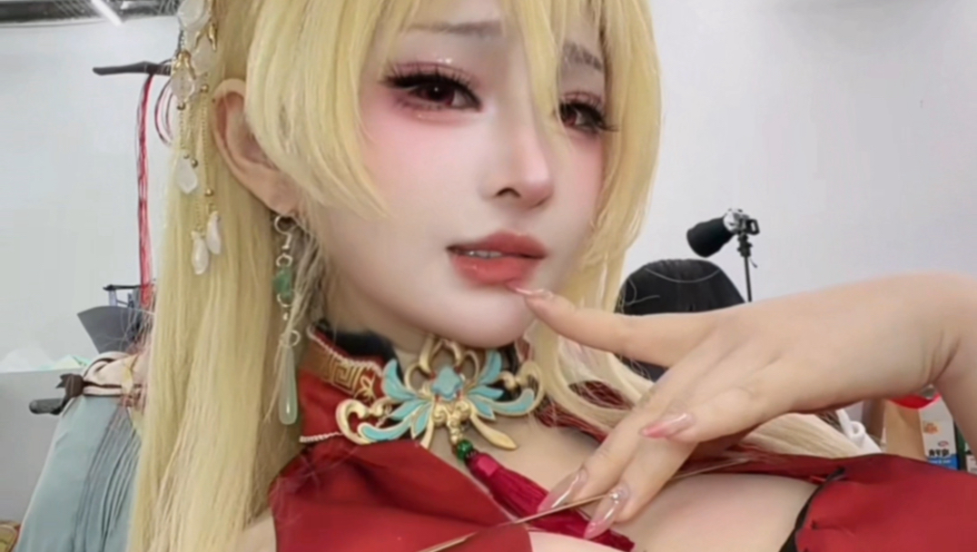 依 旧 权 威