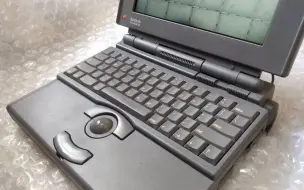 Descargar video: 【展示】1992年最高端的苹果笔记本：Macintosh PowerBook 180上手体验