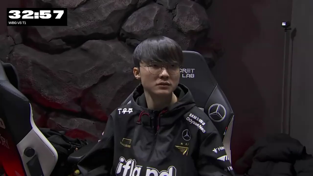 【wbg vs t1】s13世界赛决赛开始在即,赛前faker再现其经典霸气姿势