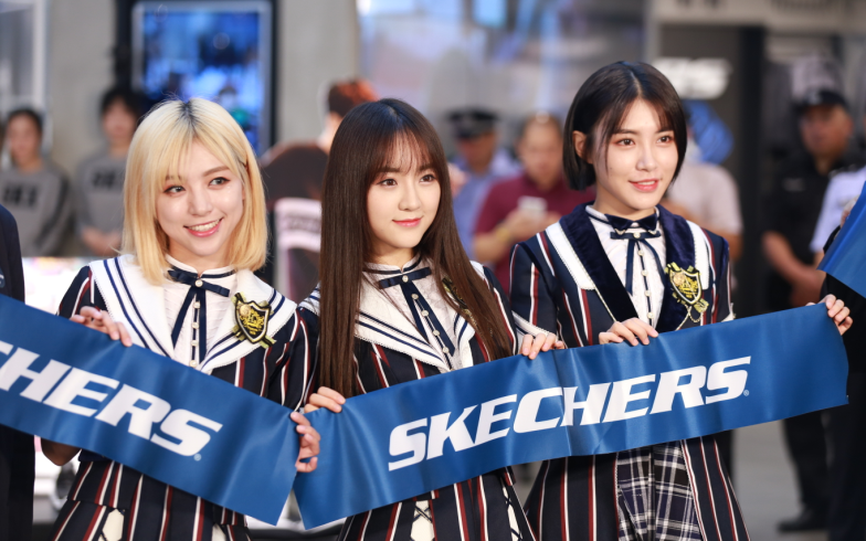 【SNH48】TeamSII SKECHERS斯凯奇斯南京品牌体验店开幕直播外务 (戴萌 孔肖吟 莫寒)20170922哔哩哔哩bilibili