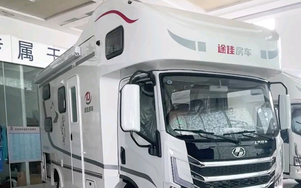 适合一家人旅行的房车上汽跃进h300轻卡房车济南房车