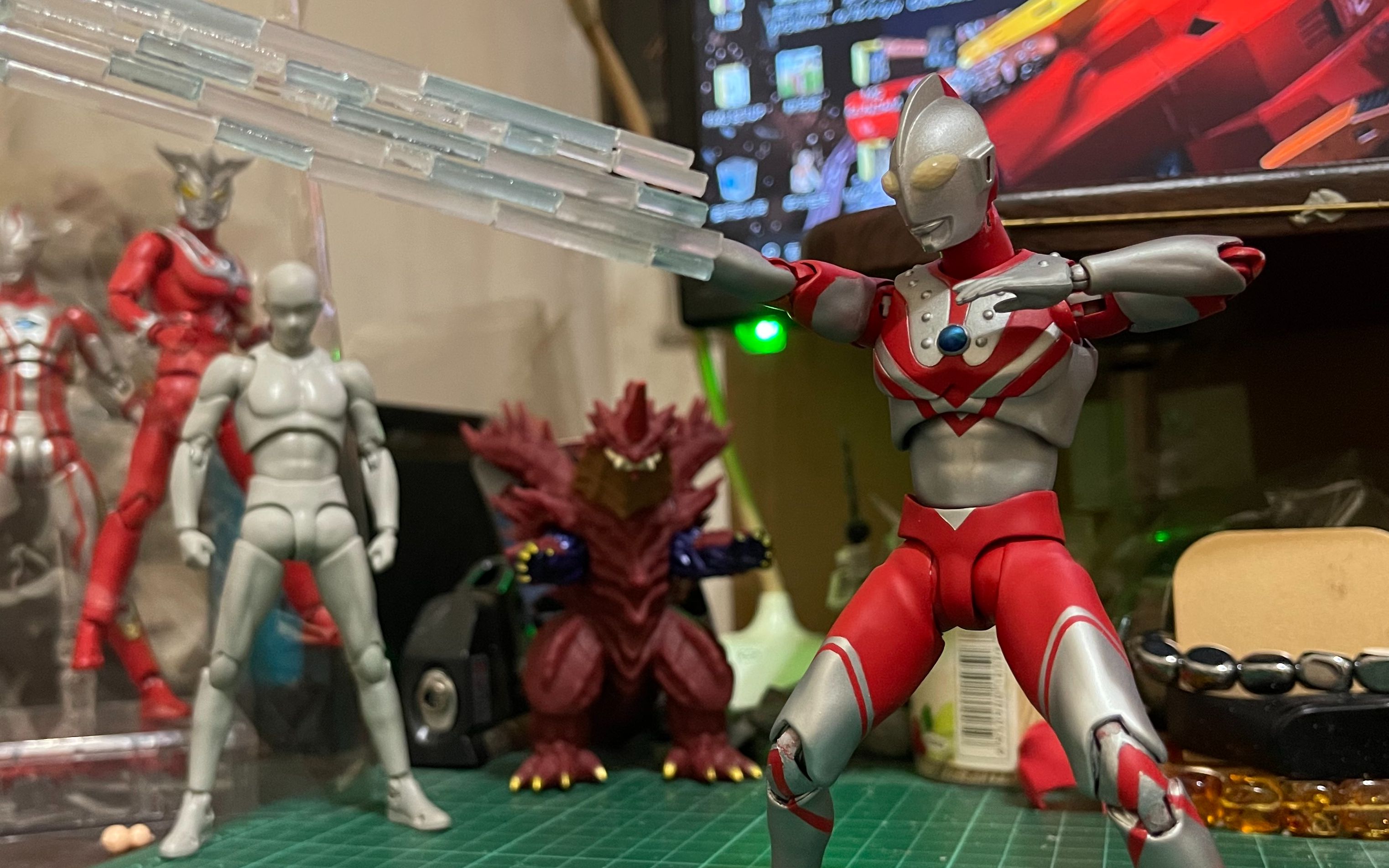 自改昭和年代咸蛋超人奥特曼佐菲