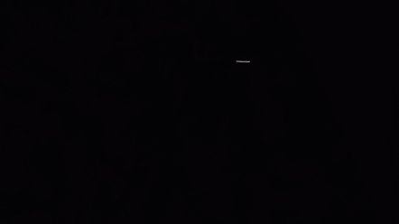夜空里有一颗非常亮的星星,月亮都没有的时候他却依旧神奇地闪闪发光.