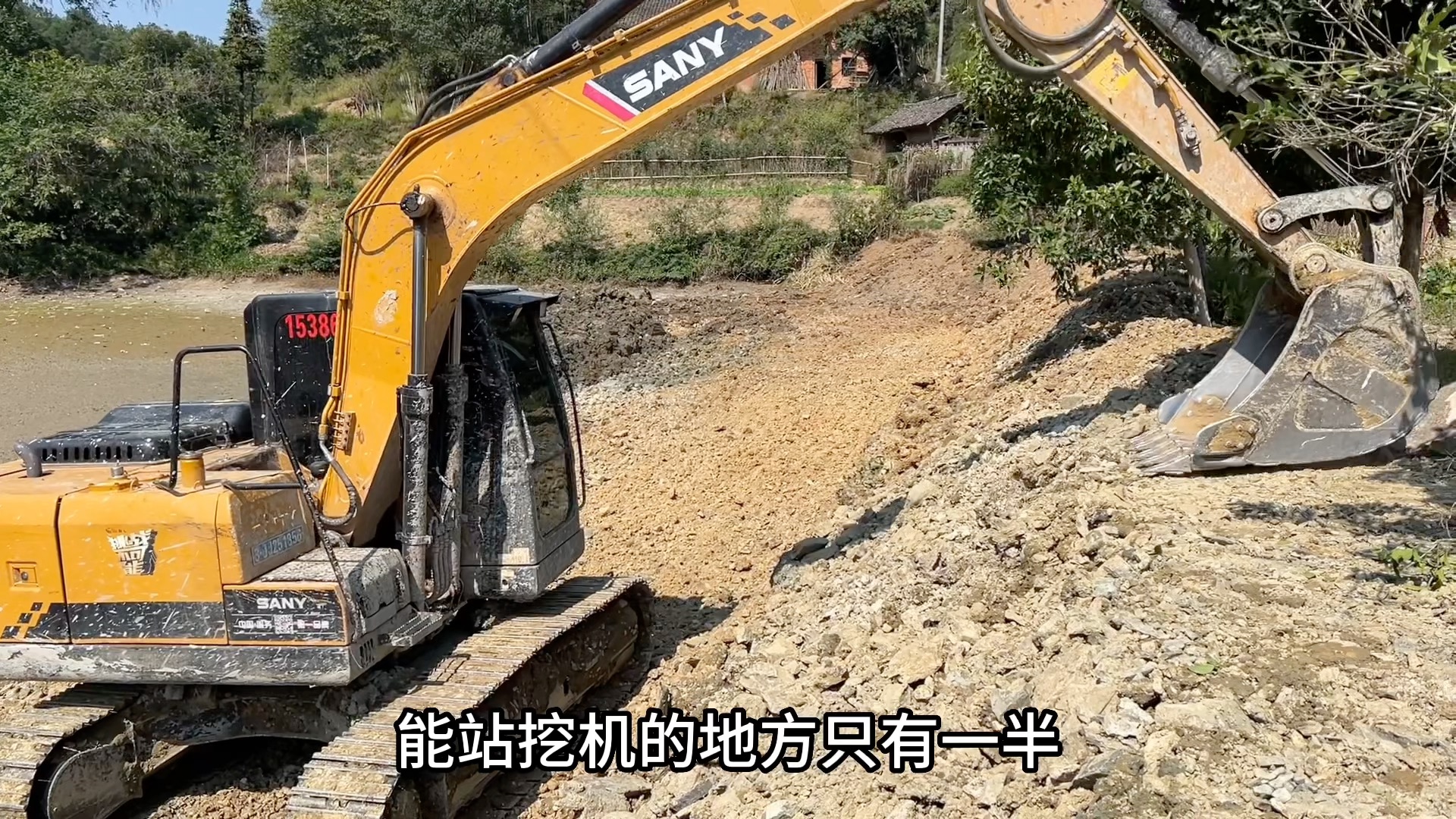 本是一单没谈成的活 又是挖错地方 又是挖破水管东家他还一闪一闪-棒棒哥带你开挖机-棒棒哥带你开挖机-哔哩哔哩视频