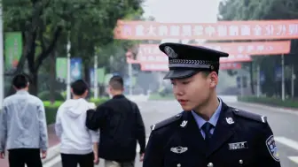 Скачать видео: 这一刻，你是否会觉得选择了这条路，亏欠了自己的青春？