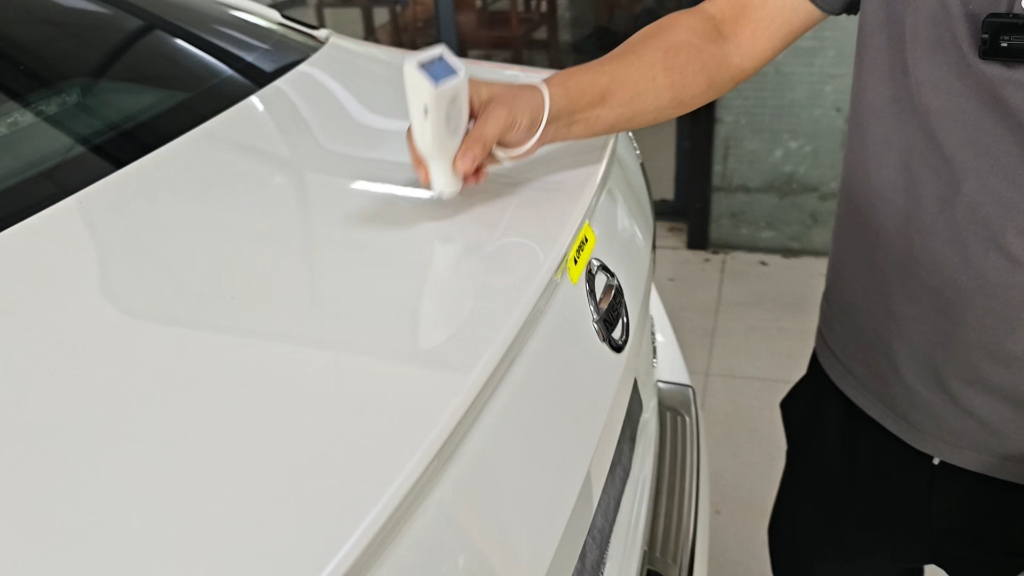 狂飙兄弟店里有一台后叶子板钣金喷漆的车子欢迎你来打假重大事故