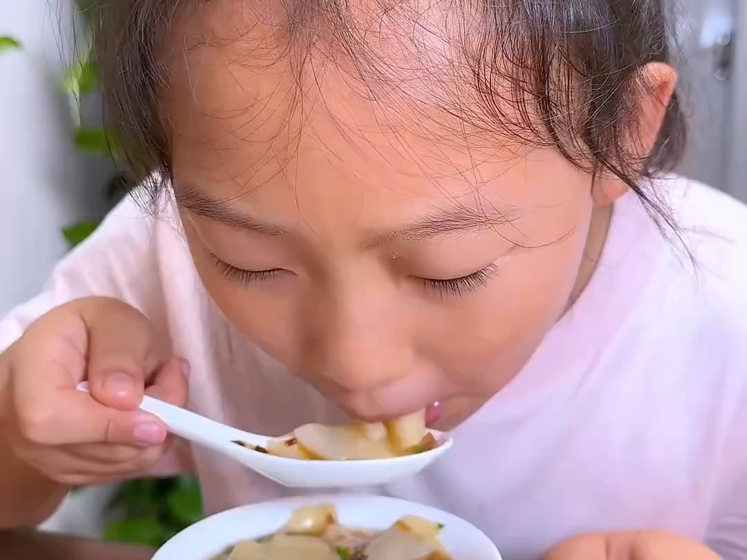 有了这个馄饨汤料包 做馄饨、面条、水饺就简单多了,关键味道很鲜美还很方便哔哩哔哩bilibili