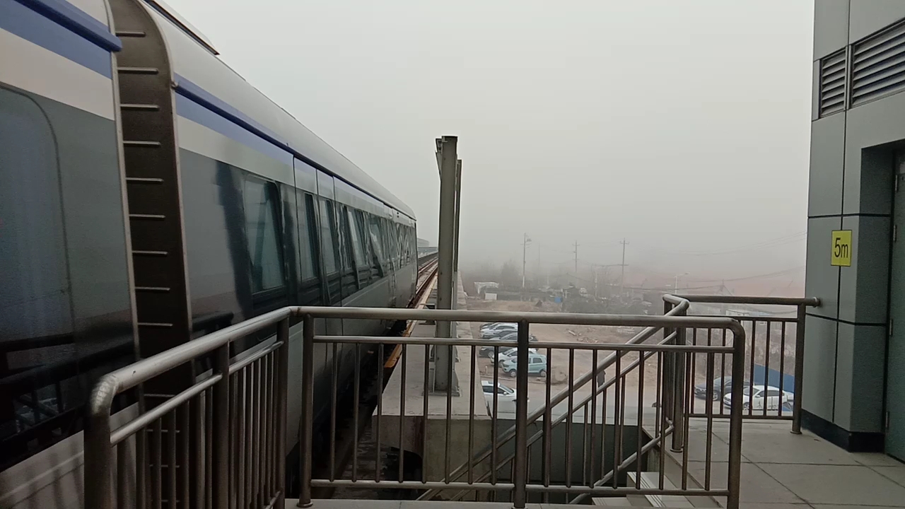 十一号线鳌山湾出站(云雾崂山)