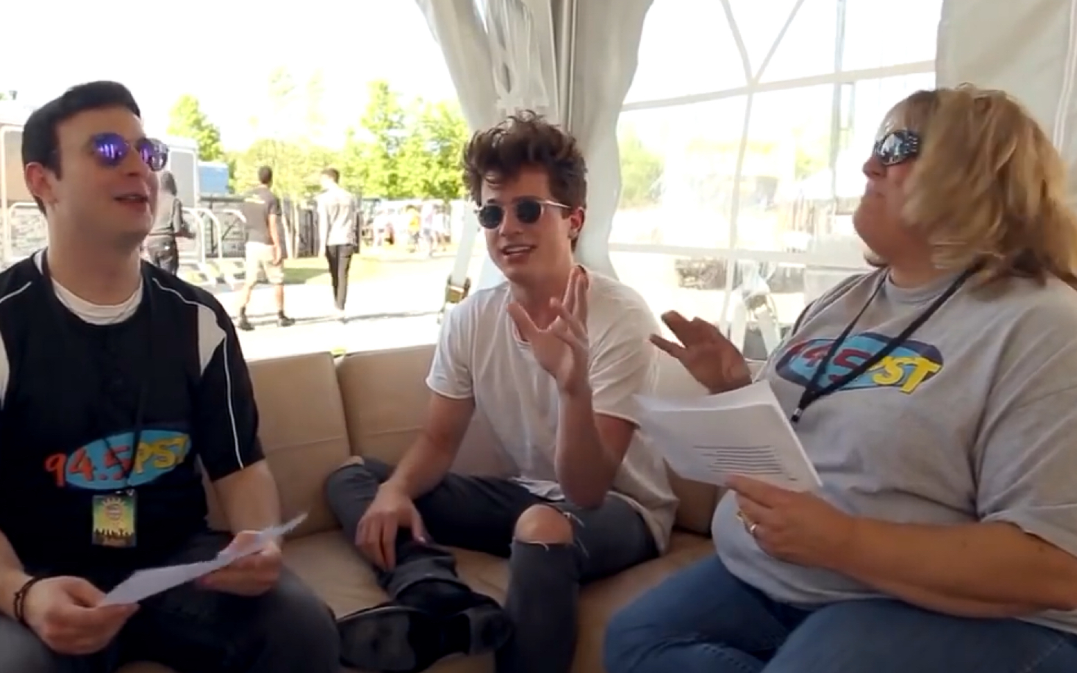 你猹在一个小游戏中一不小心承认了他和傻脸娜吻过傻脸kendall梅根友