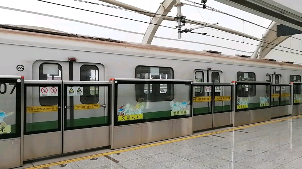 上海地铁2号线214号车远东大道站下行出站(徐泾东站方向)