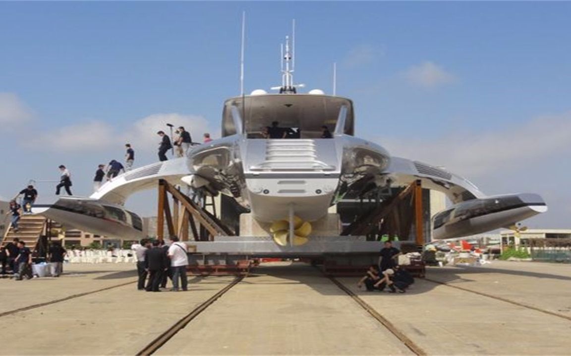 中国建造超级奢华游艇,起名阿达斯特拉号,外形酷似太空战舰!