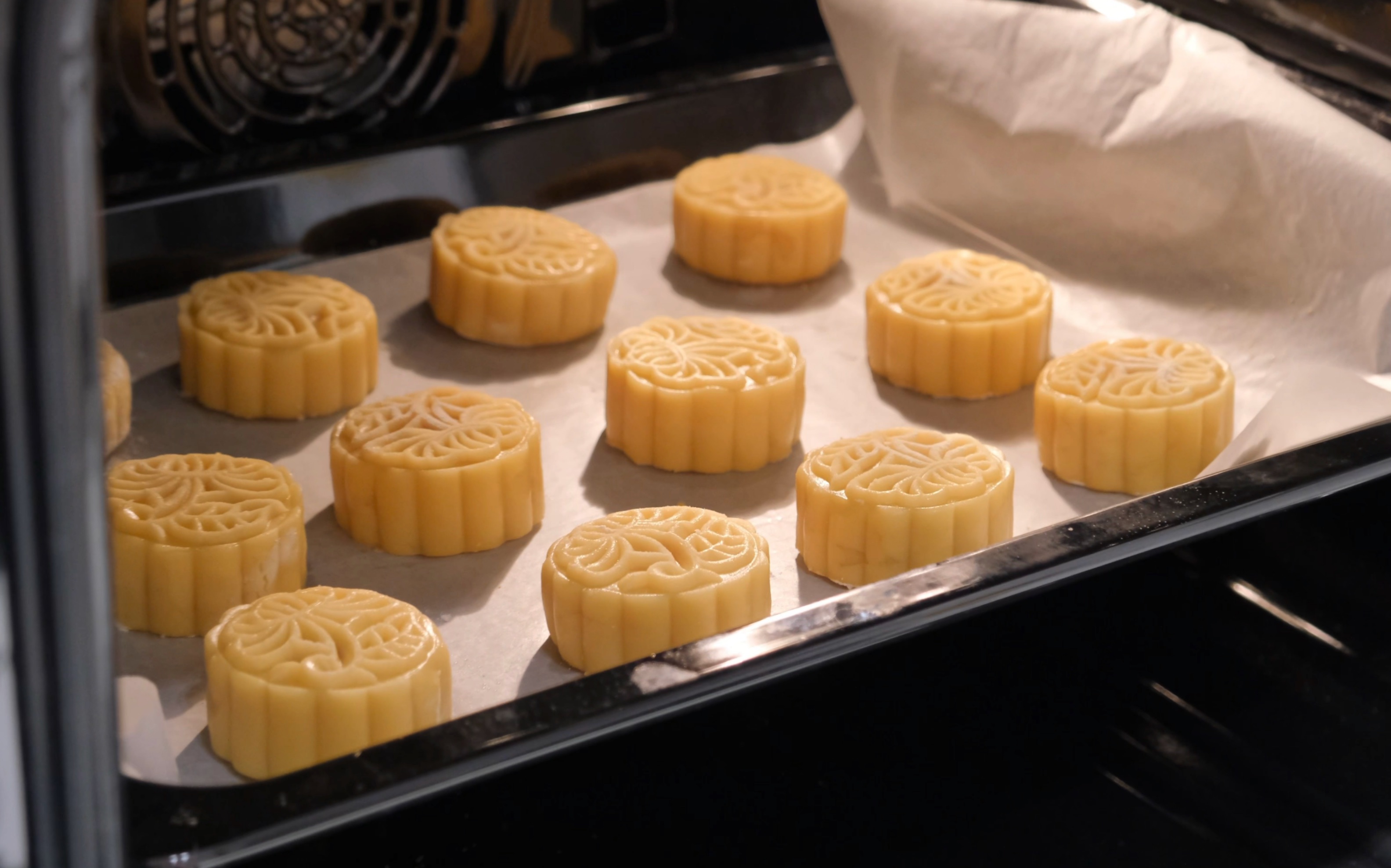 古法莲蓉蛋黄月饼全制作过程