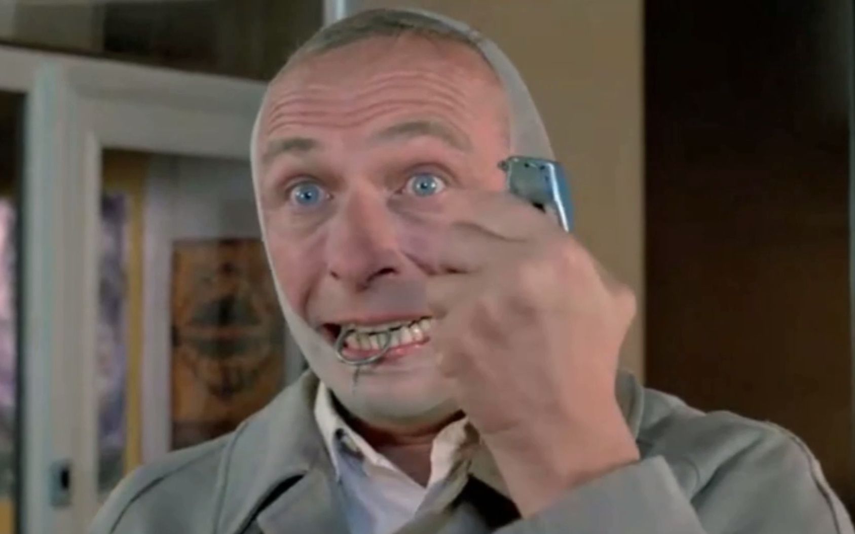 搞笑菜鸟劫匪抢银行劫持了个刚被释放的超强劫匪当人质