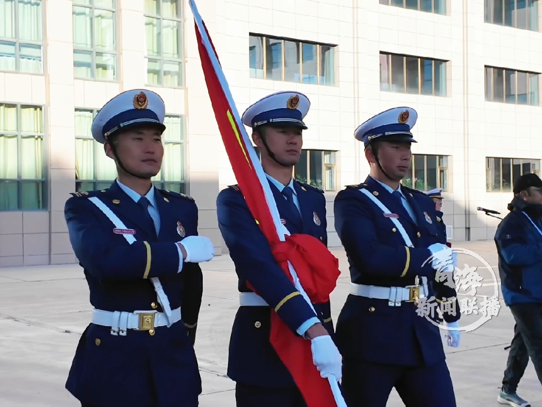 奥运健儿青海行 “赛场英雄”和“火场英雄”同框 共升国旗 同唱国歌哔哩哔哩bilibili