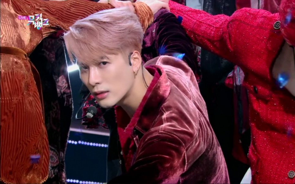 【王嘉尔】王嘉尔红色丝绒的诱惑 最新回归曲last piece直拍_哔哩哔哩