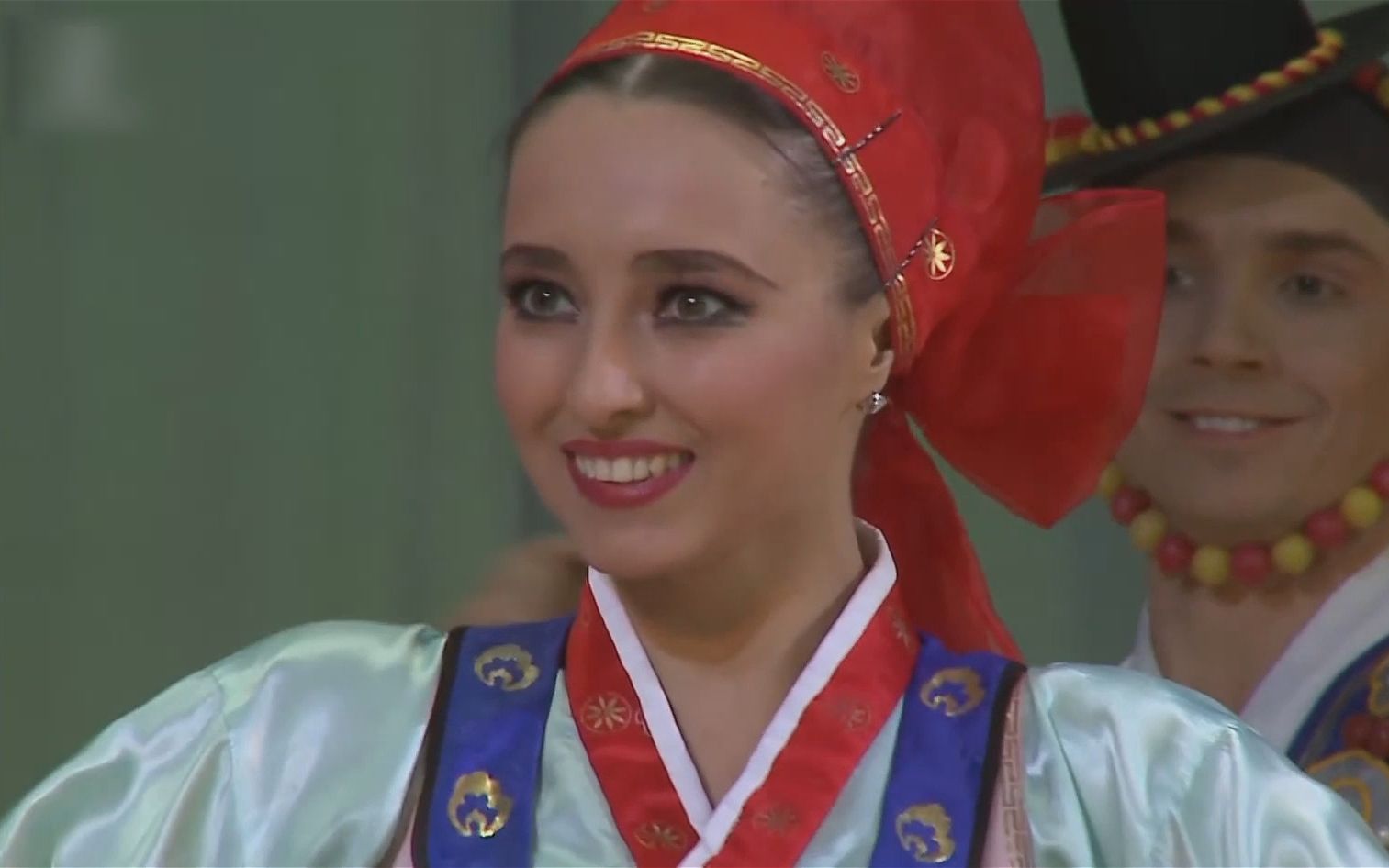 俄罗斯伊戈尔·莫伊谢耶夫歌舞团表演的北朝鲜舞蹈,精