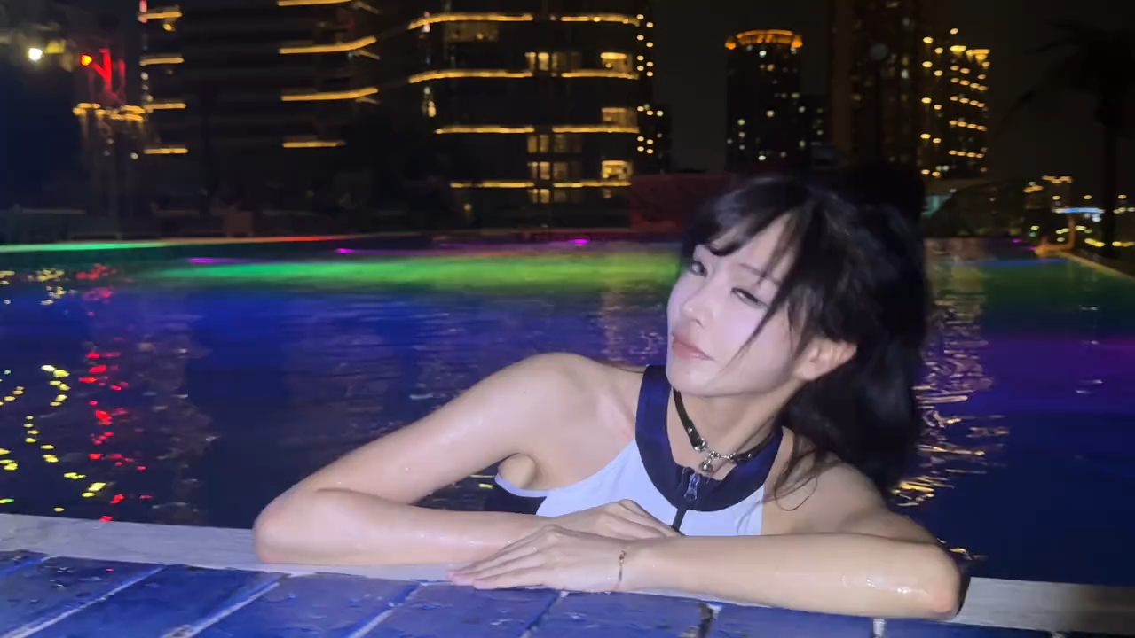 泳装配dj的满级英语