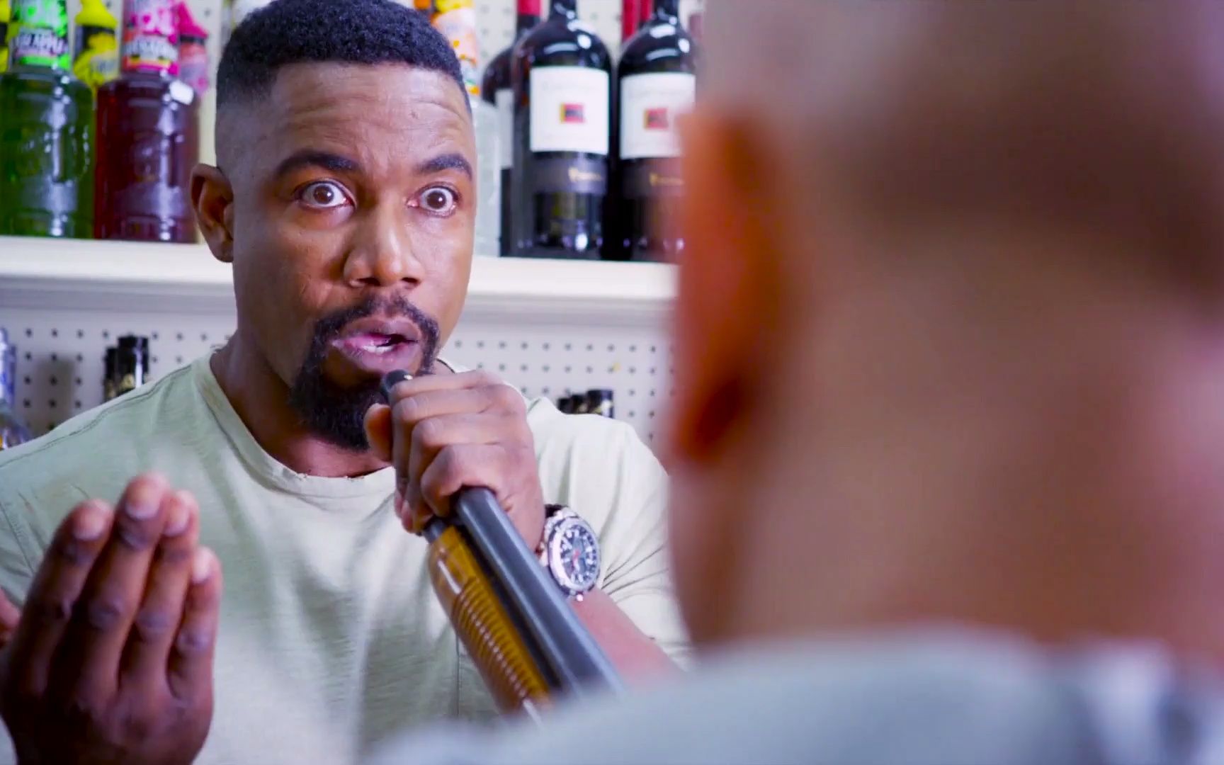 《猎鹰突起》妹妹被黑帮残害,哥哥跨国追凶,一人灭掉整个黑帮