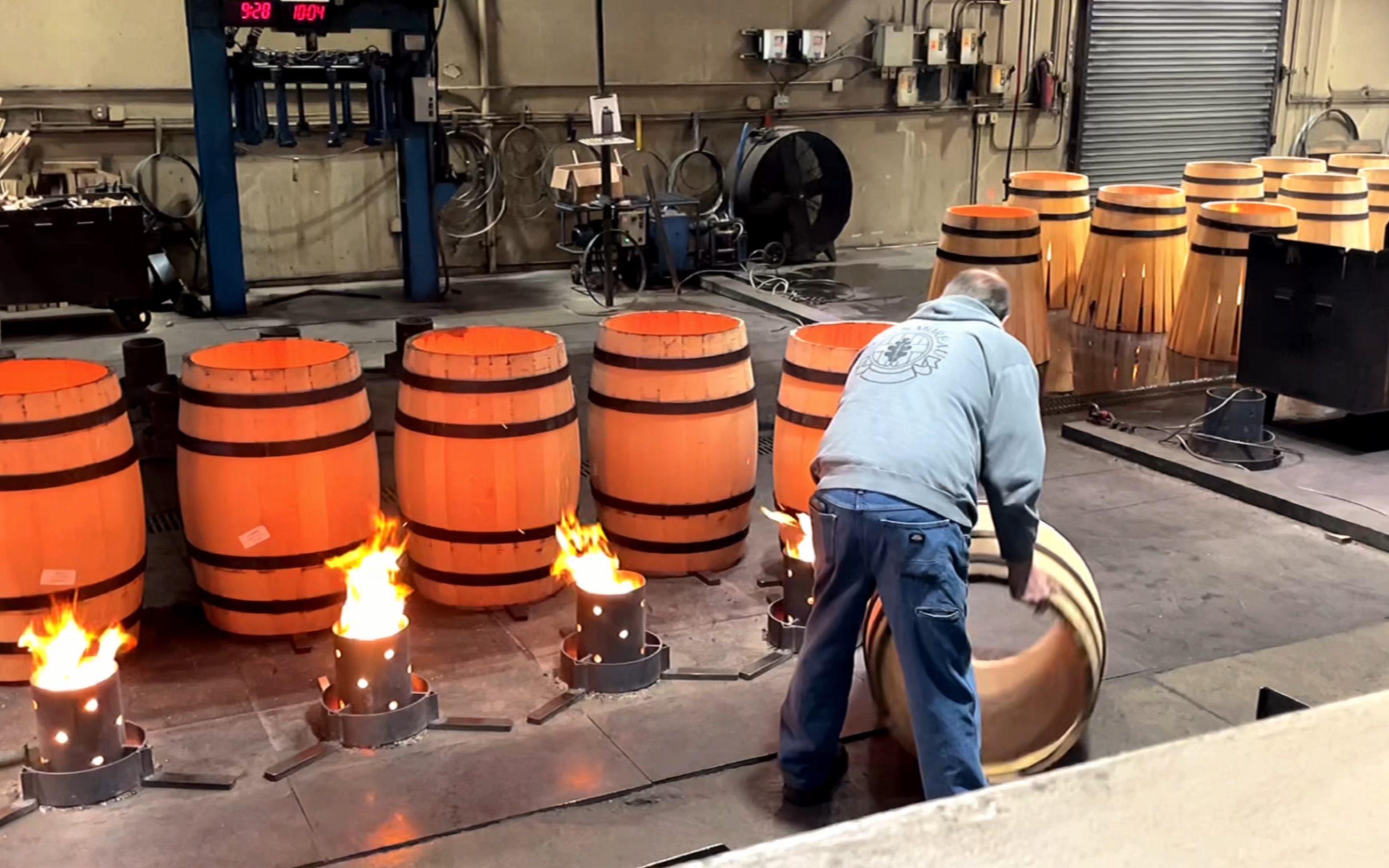 带你看看红酒橡木桶的制作过程