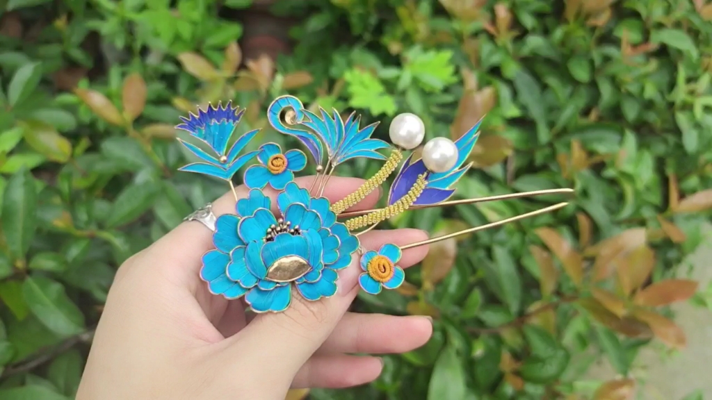 故宫博物院同款仿点翠发簪,采用的羽毛是染色鹅毛,底胎铜镀金,是一只