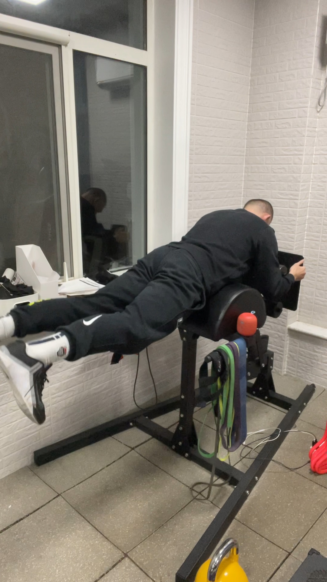 一个伸髋肌群的训练动作,极致伸髋的刺激非常大.