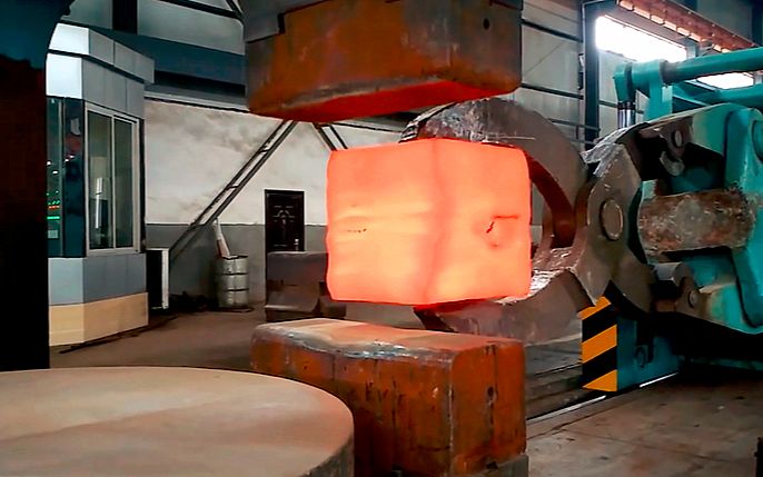 加工钢铁就像揉面团一样这就是难得一见的大型锻造