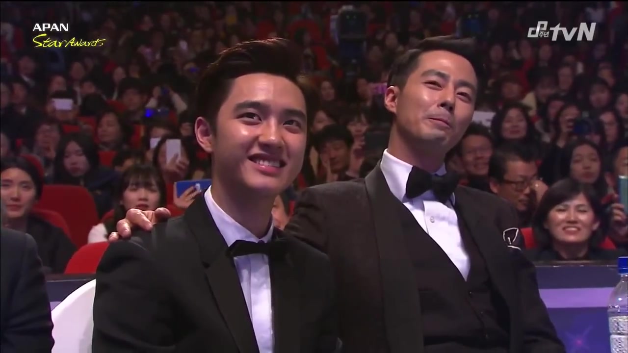 [图]趙寅成 李光洙 D.O. 20141119 APAN Star Awards Cut