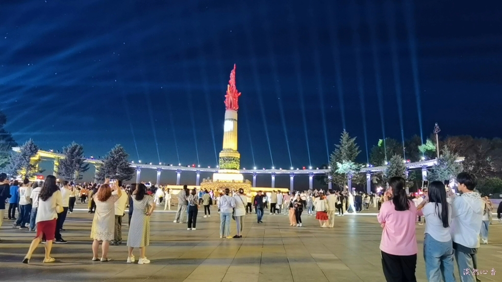 哈尔滨中央大街·松花江畔·无人机灯光秀