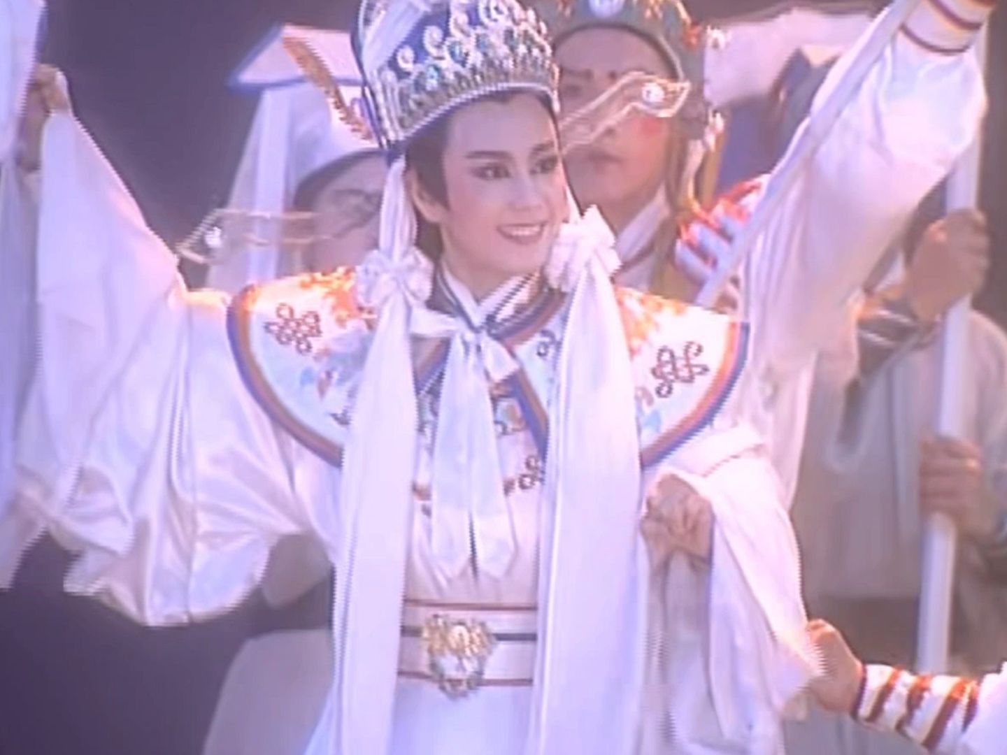 孙翠凤唯一的缺点就是太引人注目了,容易引起交通事故