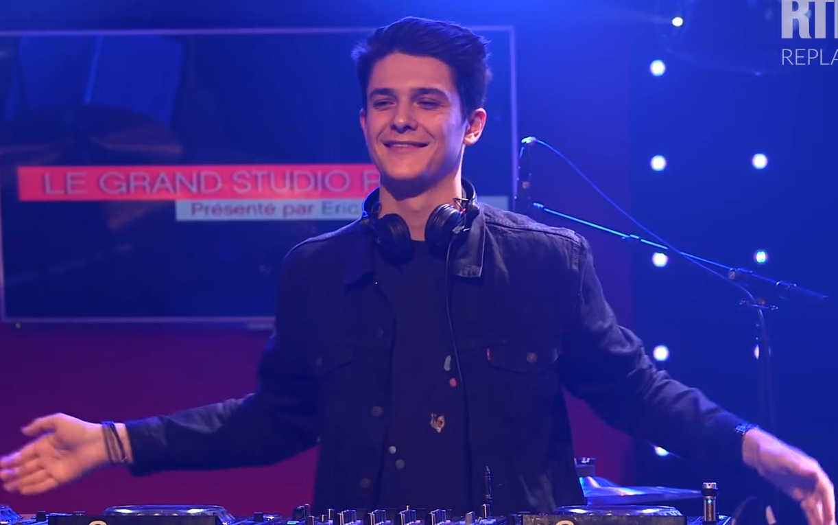 [图]This Girl - Kungs sur scène dans le Grand Studio RTL