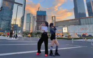 Download Video: Hype boy双人翻跳 天空太美啦！