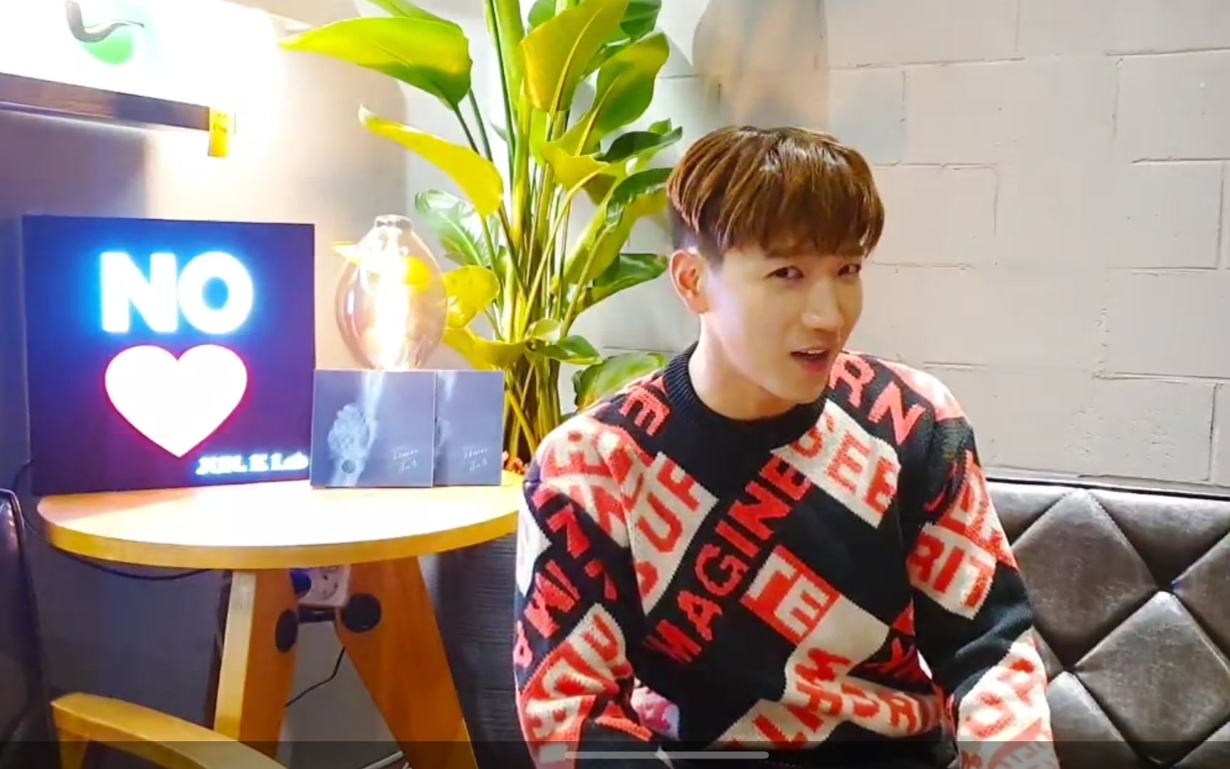jun. k(2pm)vlive直播-金多情的『20mins』打开吧~(无字)